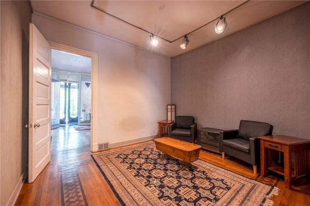 5820 Howe St, Shadyside, PA 15232