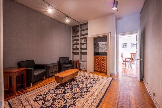 5820 Howe St, Shadyside, PA 15232