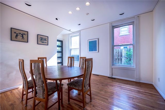 5820 Howe St, Shadyside, PA 15232