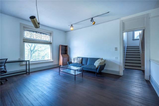 5820 Howe St, Shadyside, PA 15232