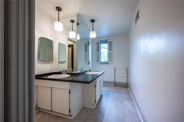 5820 Howe St, Shadyside, PA 15232
