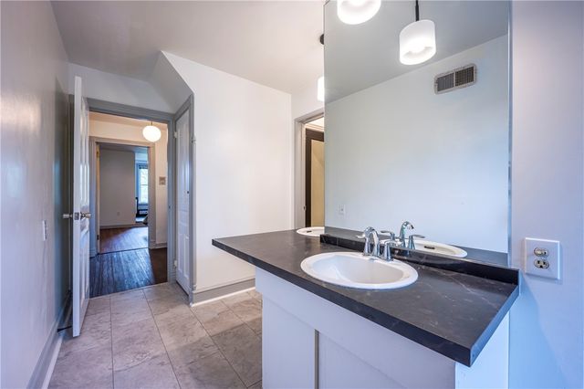 5820 Howe St, Shadyside, PA 15232