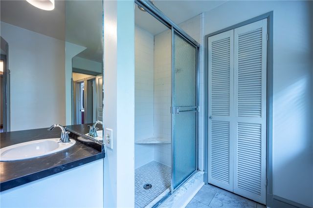 5820 Howe St, Shadyside, PA 15232