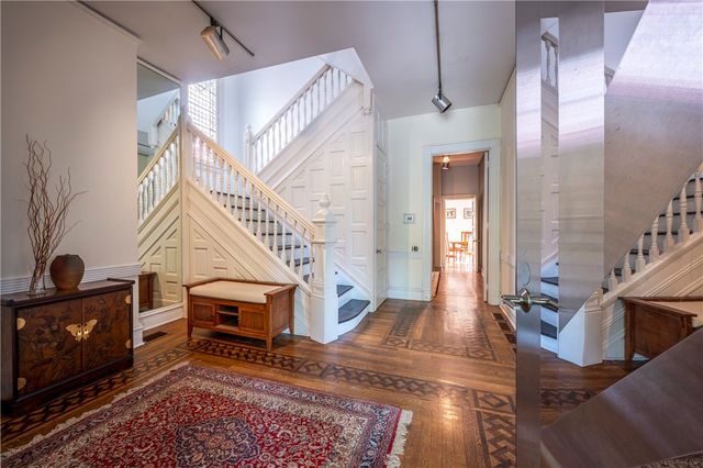 5820 Howe St, Shadyside, PA 15232