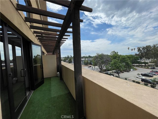 101 W Mission 305, Pomona, CA 91766