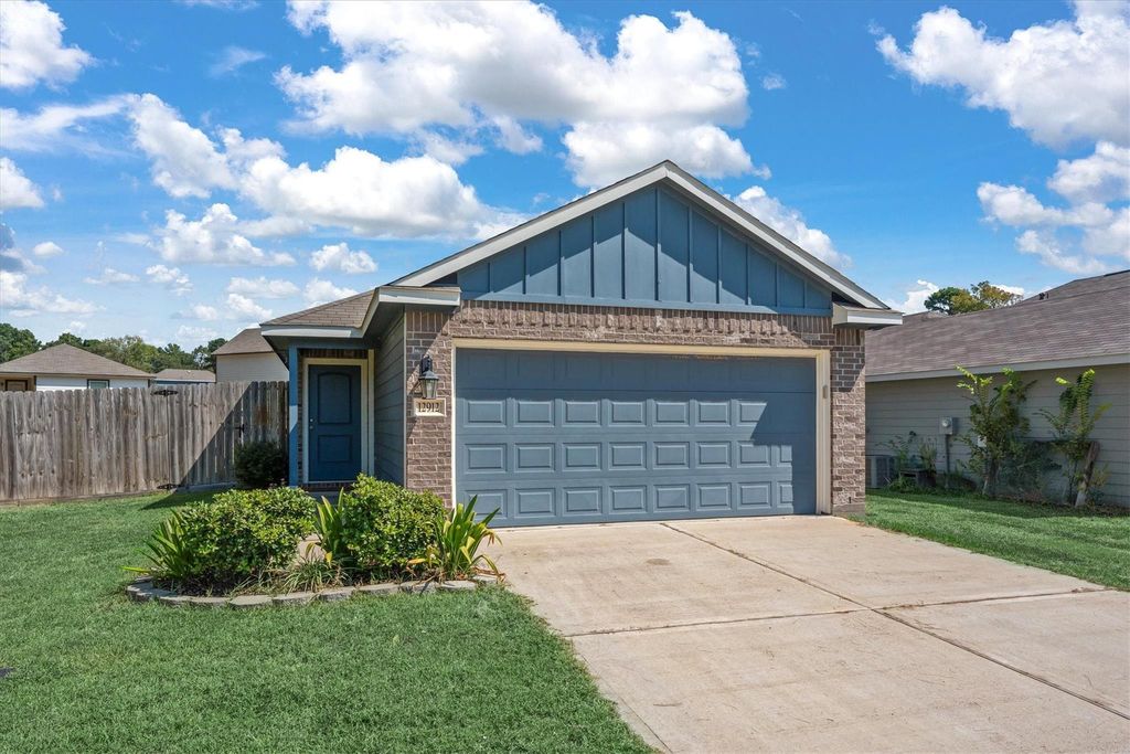 12912 Lake Conroe Bay Road, Willis, TX 77318