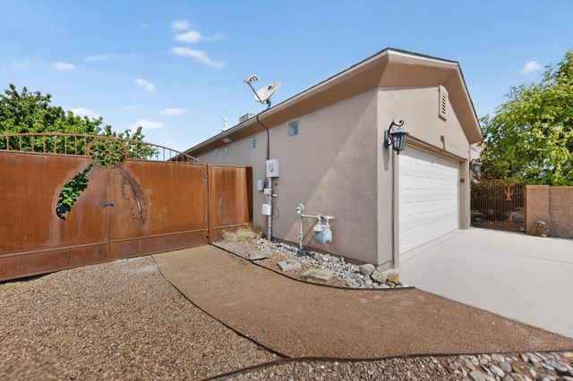 417 6TH Street NE, Rio Rancho, NM 87124