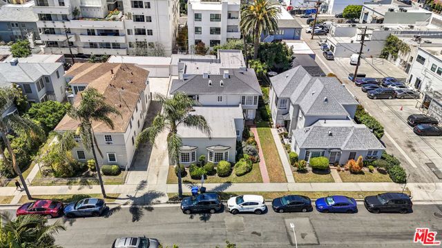 121 N Flores Street, Los Angeles, CA 90048