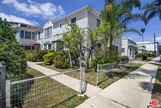 121 N Flores Street, Los Angeles, CA 90048