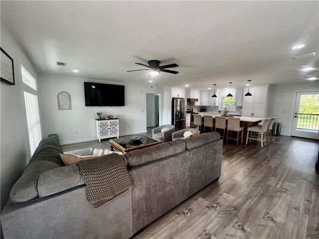 377 Midway Circle, Brunswick, GA 31523