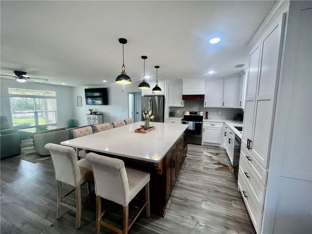 377 Midway Circle, Brunswick, GA 31523