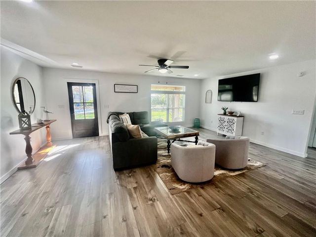 377 Midway Circle, Brunswick, GA 31523