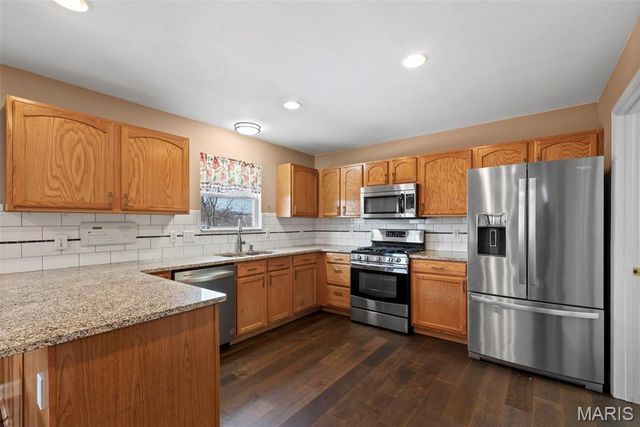 1082 Autumn Oaks Drive, Imperial, MO 63052