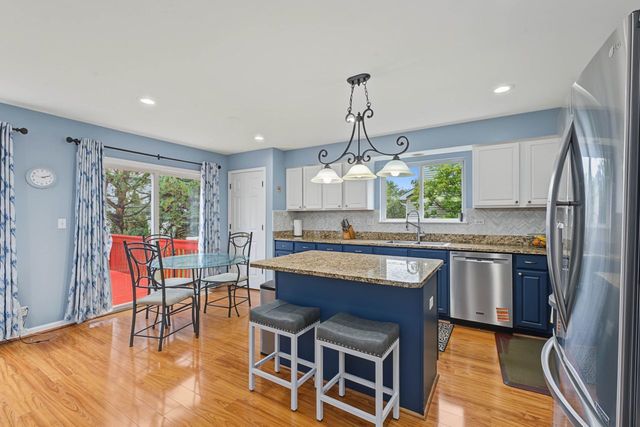 2131 Skylane Drive, Naperville, IL 60564