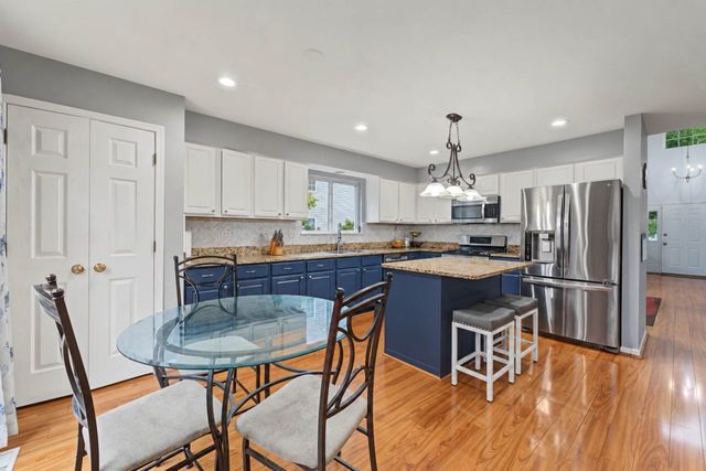 2131 Skylane Drive, Naperville, IL 60564