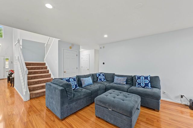 2131 Skylane Drive, Naperville, IL 60564