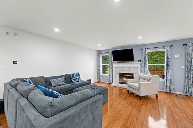 2131 Skylane Drive, Naperville, IL 60564
