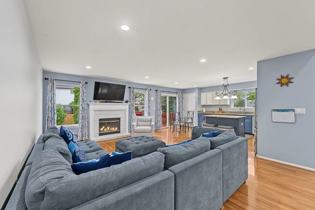 2131 Skylane Drive, Naperville, IL 60564
