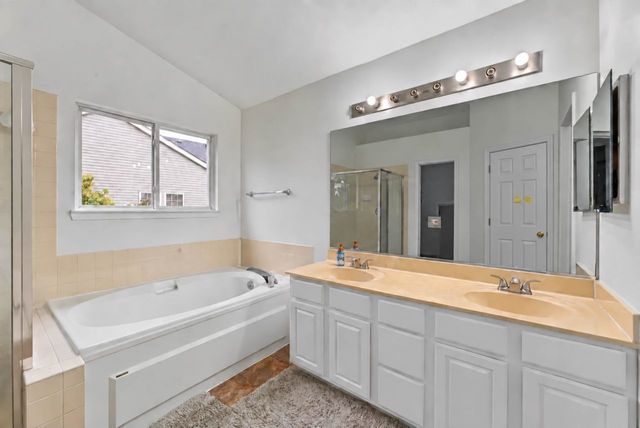 2131 Skylane Drive, Naperville, IL 60564