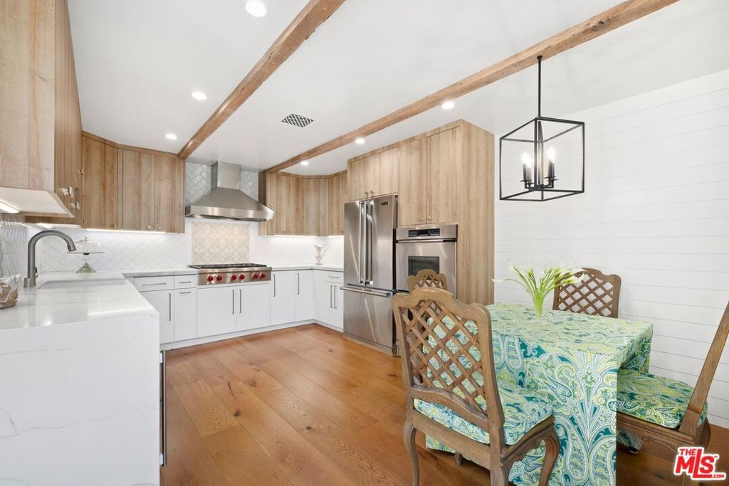 211 S Spalding Drive 109S, Beverly Hills, CA 90212 — photo 2