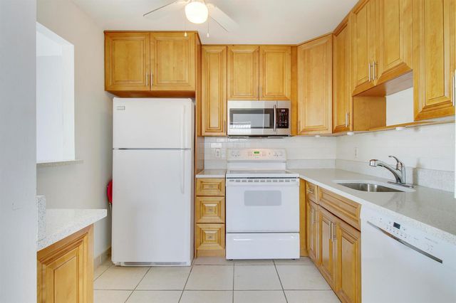 175 Valencia H, Delray Beach, FL 33446