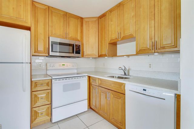 175 Valencia H, Delray Beach, FL 33446