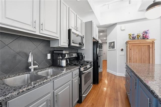 1101 Walnut Street 907, Kansas City, MO 64106