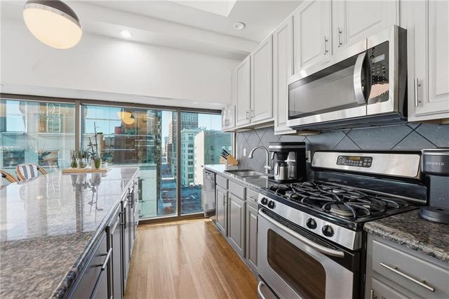 1101 Walnut Street 907, Kansas City, MO 64106