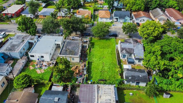 1762 NW 44th St, Miami, FL 33142