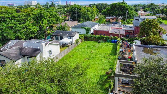 1762 NW 44th St, Miami, FL 33142