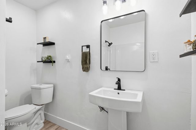 513 W 1ST Street, Mesa, AZ 85201