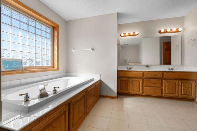 13880 Clare Downs Way, Rosemount, MN 55068