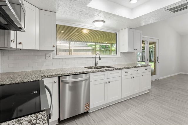 16915 Stardale Lane, Friendswood, TX 77546