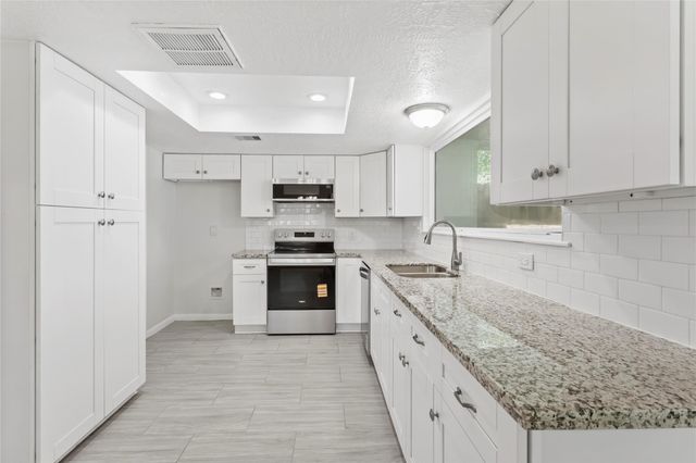 16915 Stardale Lane, Friendswood, TX 77546