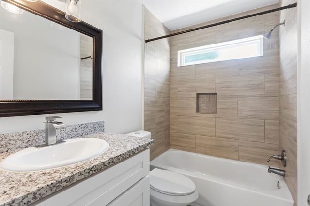 16915 Stardale Lane, Friendswood, TX 77546