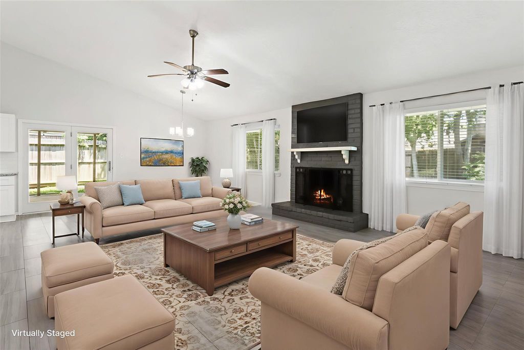 16915 Stardale Lane, Friendswood, TX 77546