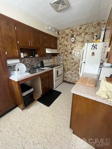 2 Wall Street, Metuchen, NJ 08840