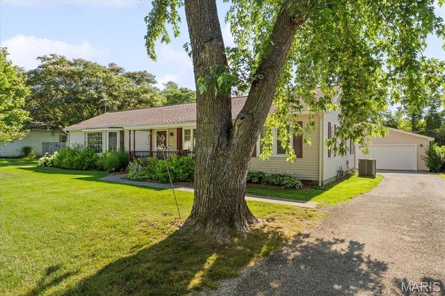 124 Cascade Drive, Belleville, IL 62223