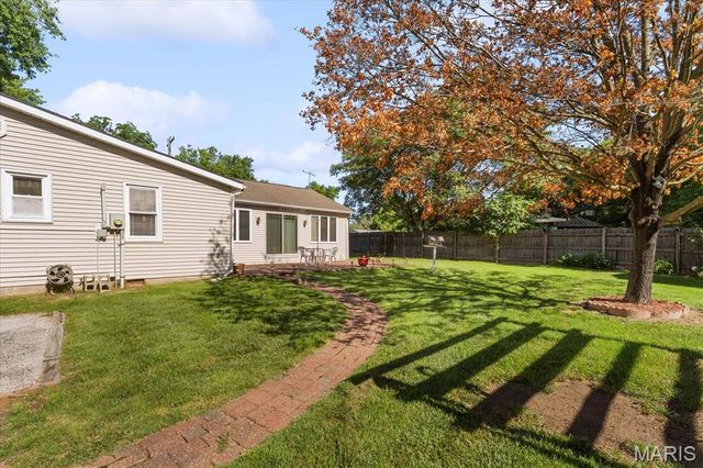 124 Cascade Drive, Belleville, IL 62223