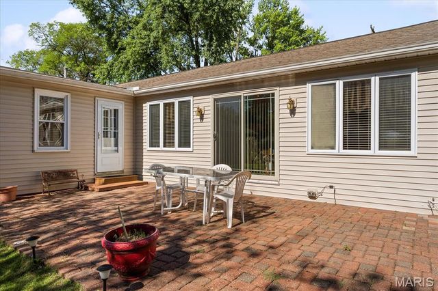 124 Cascade Drive, Belleville, IL 62223