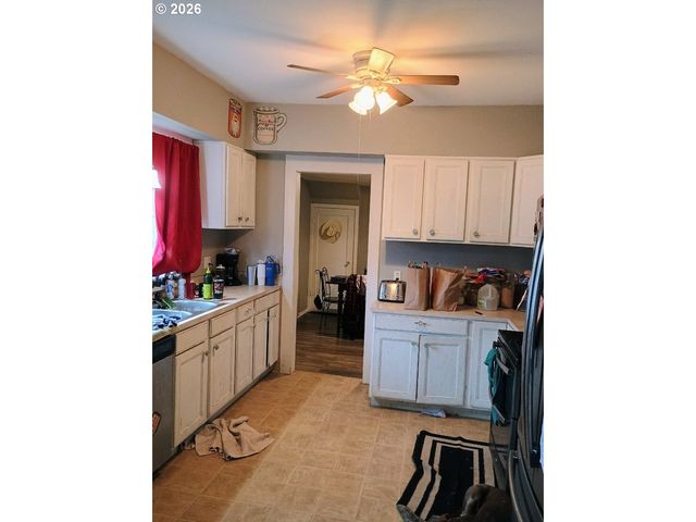 481 S PINE St, Canby, OR 97013