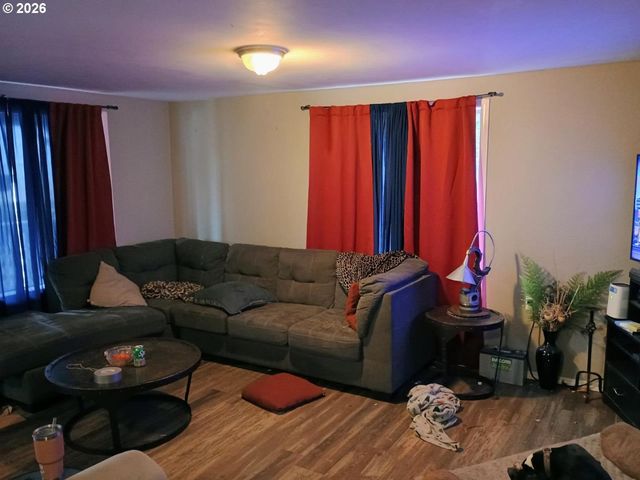 481 S PINE St, Canby, OR 97013