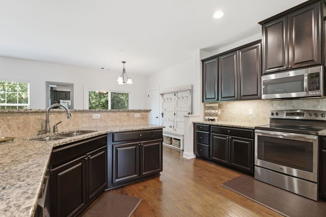 1017 Linden Isle Dr, Franklin, TN 37064