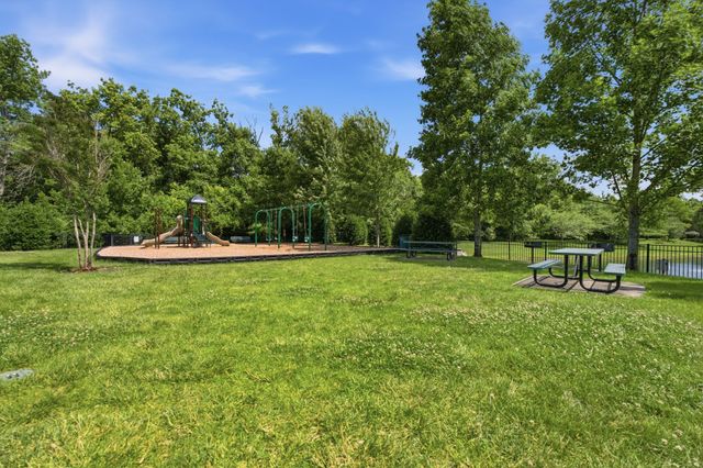 1017 Linden Isle Dr, Franklin, TN 37064