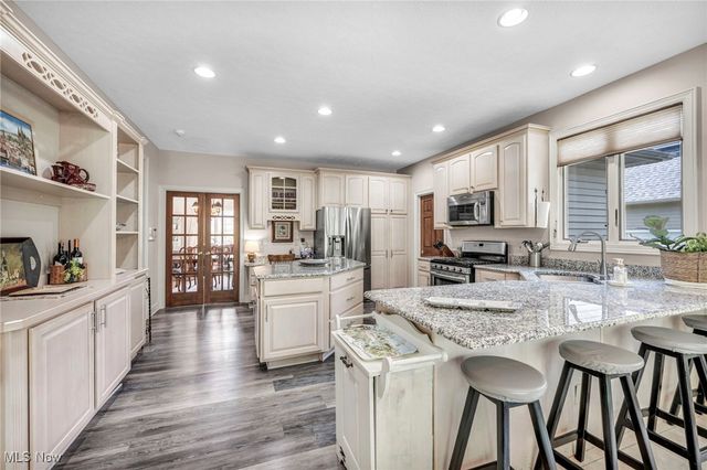 4310 Royal St George Drive, Avon, OH 44011