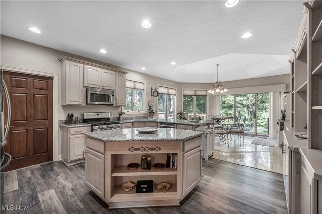 4310 Royal St George Drive, Avon, OH 44011