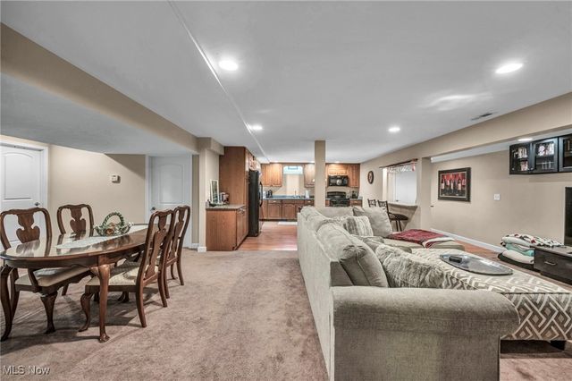 4310 Royal St George Drive, Avon, OH 44011