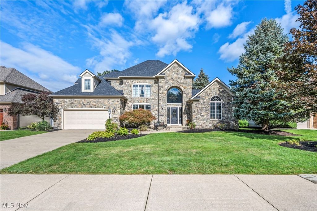 4310 Royal St George Drive, Avon, OH 44011