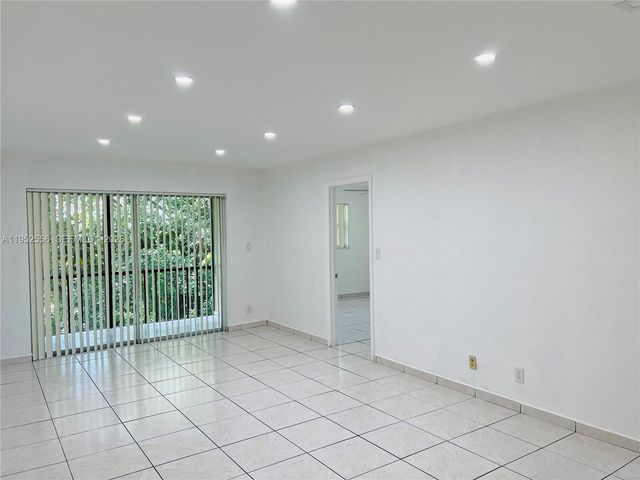 8000 Fairview Dr 310, Tamarac, FL 33321