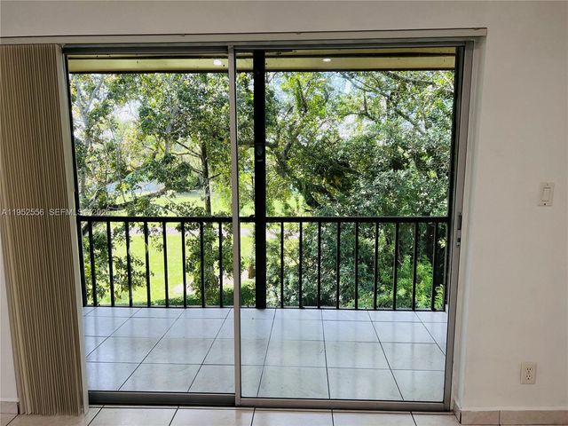 8000 Fairview Dr 310, Tamarac, FL 33321